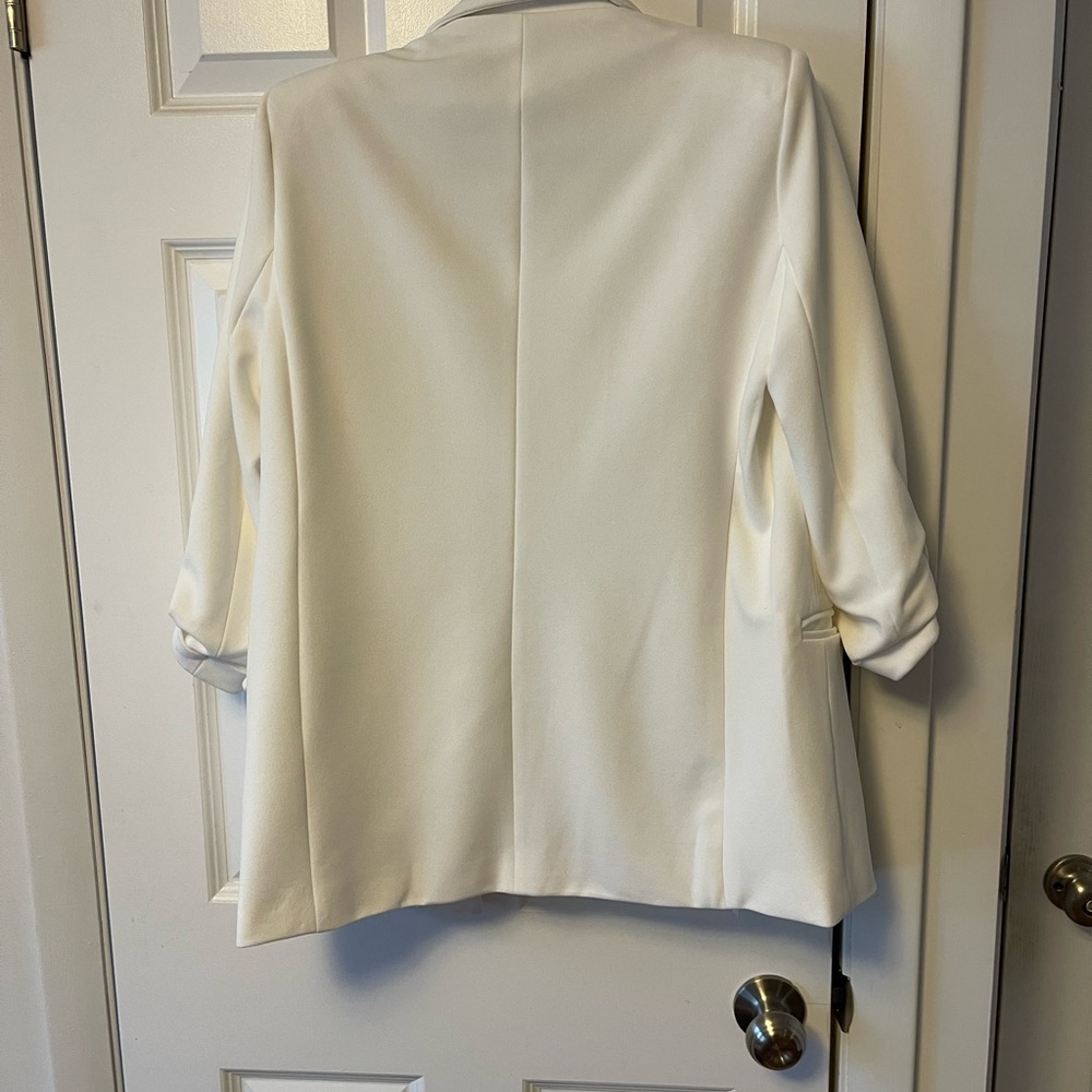 Dèluc White Blazer